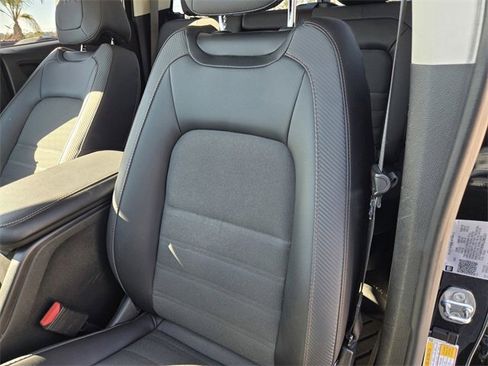 Used 2022 GMC Canyon AT4 image 17