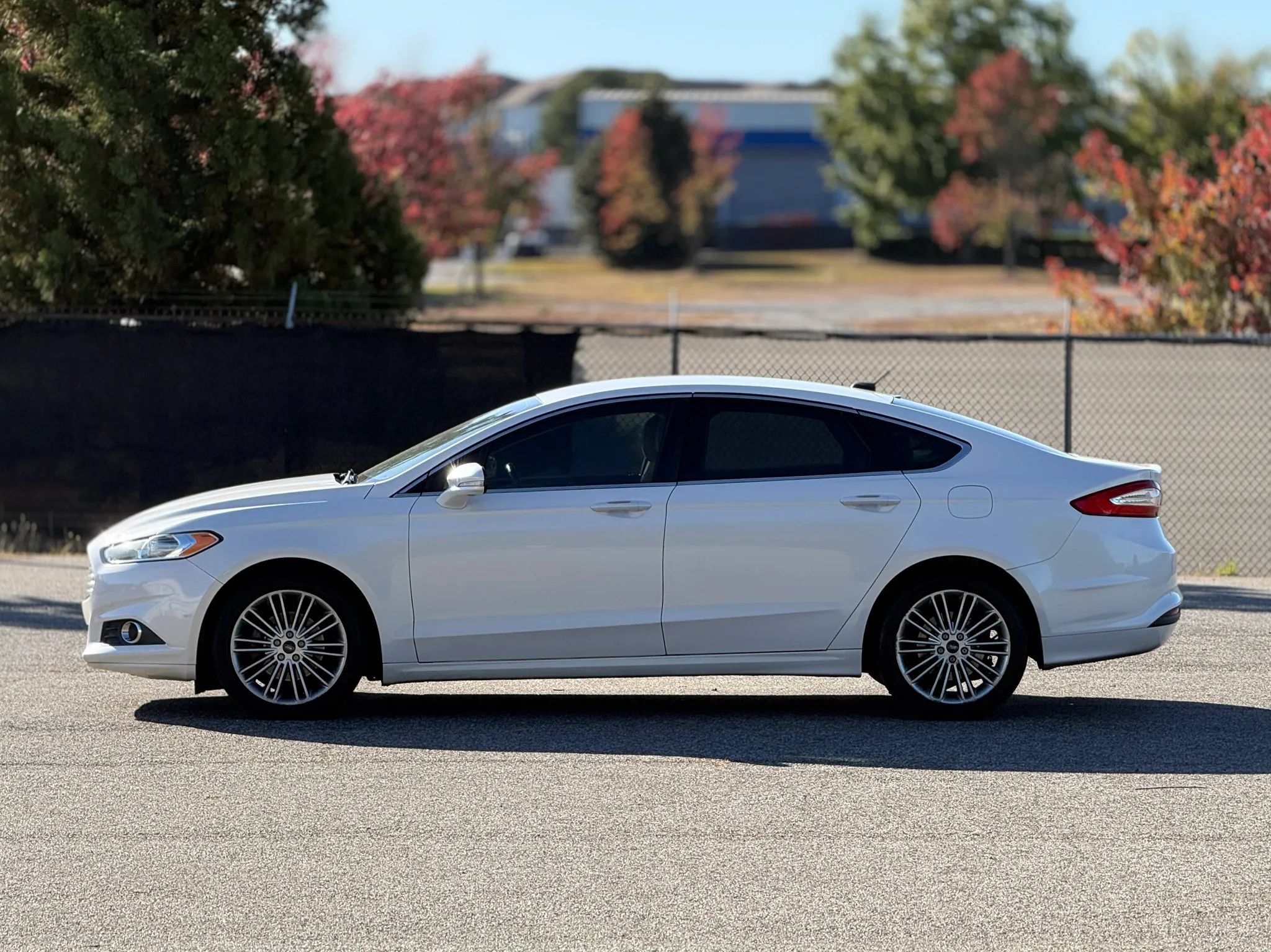 Used 2014 Ford Fusion SE w/ Equipment Group 202A FWD image 8