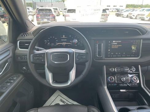 Used 2024 GMC Yukon Denali RWD image 32