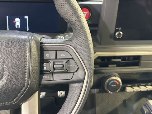Used 2025 Toyota Tacoma TRD Sport AWD/4WD image 15