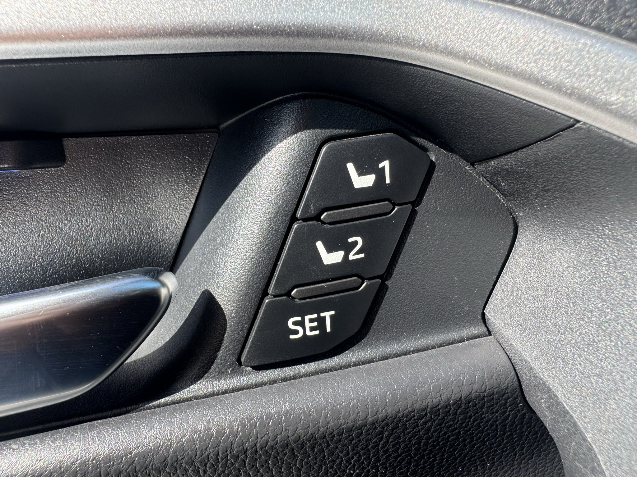 Used 2020 Toyota RAV4 XLE Premium AWD/4WD image 11