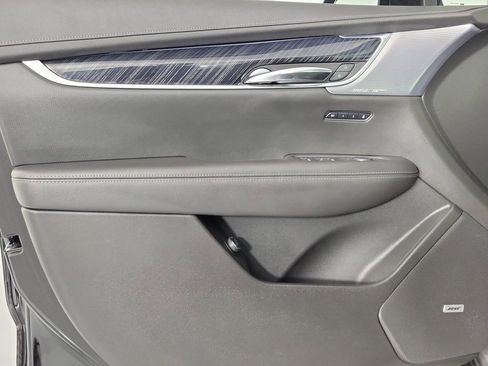 Used 2023 Cadillac XT6 Premium Luxury w/ Technology Package FWD image 20