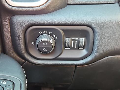 New 2026 RAM 2500 Laramie AWD/4WD image 18