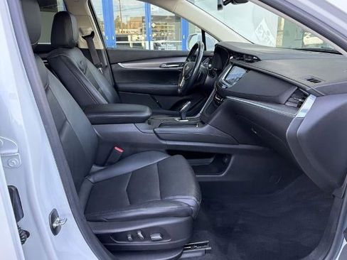 Used 2018 Cadillac XT5 Luxury w/ Driver Awareness Package AWD/4WD image 13