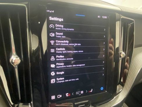 Certified 2025 Volvo XC60 B5 Plus image 21