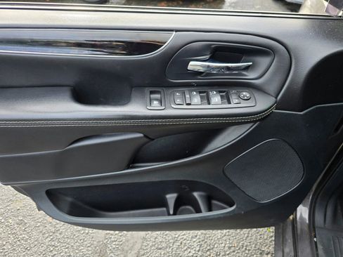 Used 2016 Chrysler Town & Country S w/ Driver Convenience Group image 24