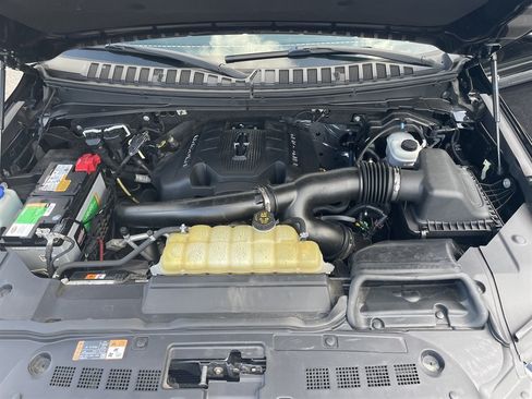Used 2019 Lincoln Navigator L Select AWD/4WD image 7