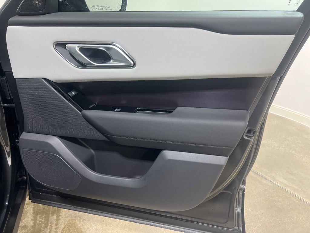 Certified 2026 Land Rover Range Rover Velar Dynamic SE AWD/4WD image 23