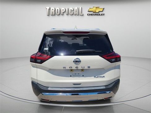 Used 2021 Nissan Rogue Platinum image 4