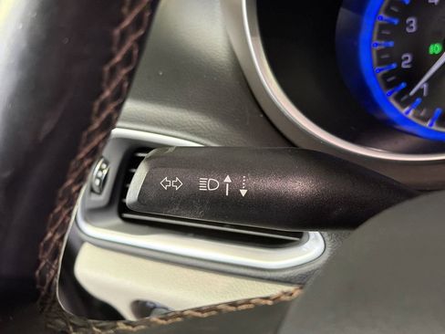 Used 2018 Chrysler Pacifica Touring-L Plus image 24