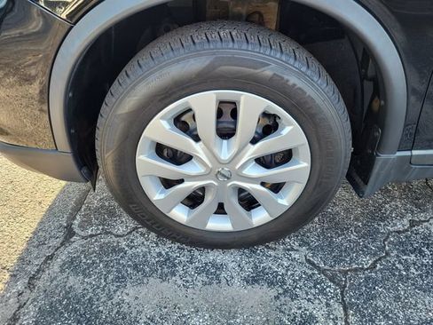Used 2017 Nissan Rogue S AWD/4WD image 5