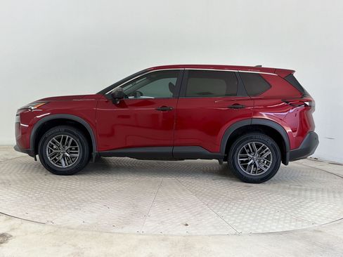 Used 2023 Nissan Rogue S FWD image 2