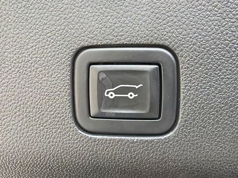 Used 2021 Chevrolet Tahoe LT image 19