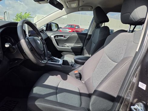Used 2025 Toyota RAV4 XLE FWD image 27