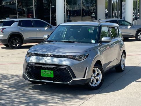 Used 2024 Kia Soul LX w/ Option Group 015 FWD image 9