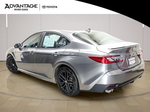 Used 2025 Toyota Camry SE FWD image 4