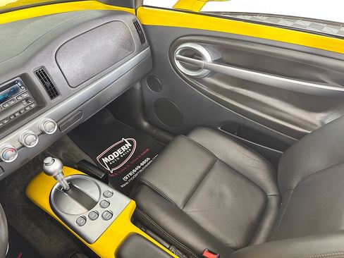 Used 2004 Chevrolet SSR RWD image 30