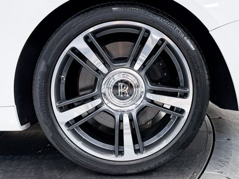 Used 2019 Rolls-Royce Wraith RWD image 12