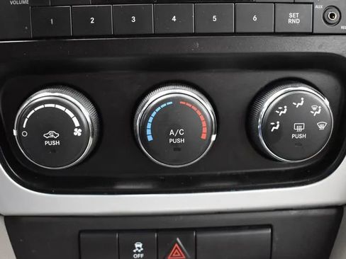 Used 2011 Dodge Caliber Mainstreet image 26