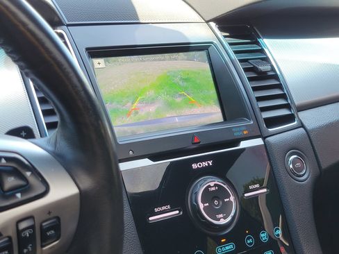 Used 2018 Ford Taurus SHO AWD/4WD image 19