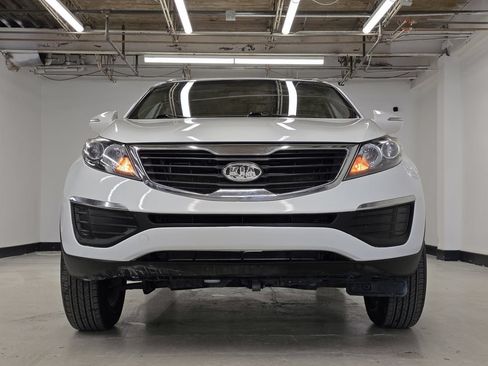 Used 2011 Kia Sportage LX w/ Convenience Pkg AWD/4WD image 3