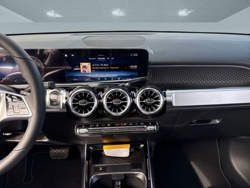 New 2026 Mercedes-Benz GLB 250 image 23