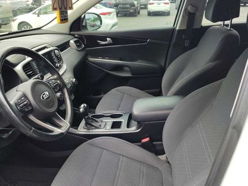 Used 2017 Kia Sorento FWD w/ LX Convenience Package image 11