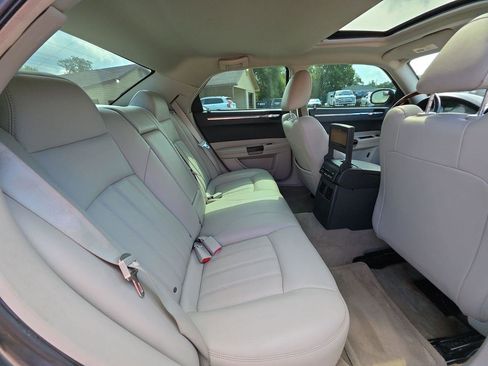 Used 2006 Chrysler 300 C w/ Navigation & Sound Group II image 7