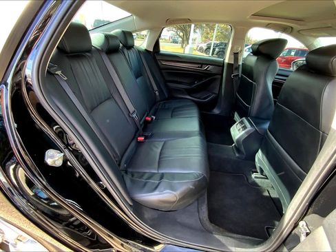 Used 2018 Honda Accord Touring image 19