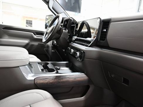 New 2026 GMC Sierra 2500 SLT w/ SLT Premium Package image 16