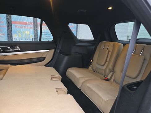 Used 2017 Ford Explorer XLT image 86