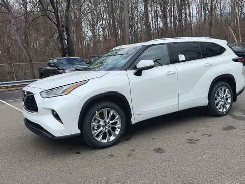 New 2026 Toyota Highlander Limited image 4