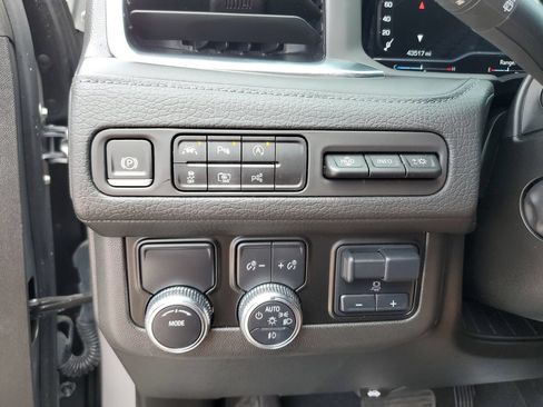 Used 2023 GMC Yukon Denali w/ Advanced Technology Package RWD image 29