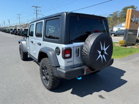 Used 2023 Jeep Wrangler Unlimited w/ Cold Weather Group AWD/4WD image 6