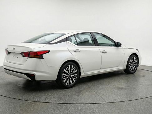 Used 2025 Nissan Altima 2.5 SV FWD image 6