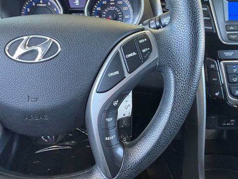 Used 2016 Hyundai Elantra GT FWD image 12