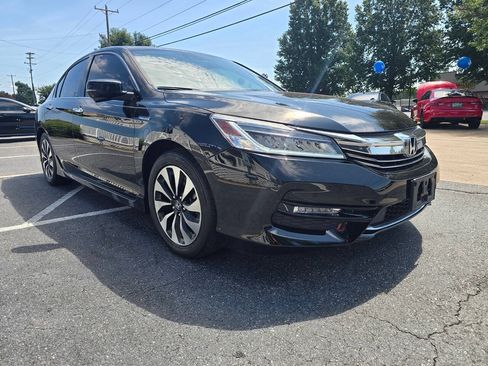 Used 2017 Honda Accord Touring image 8