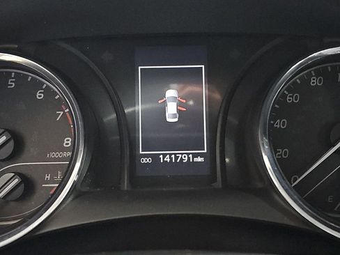 Used 2020 Toyota Camry SE image 18