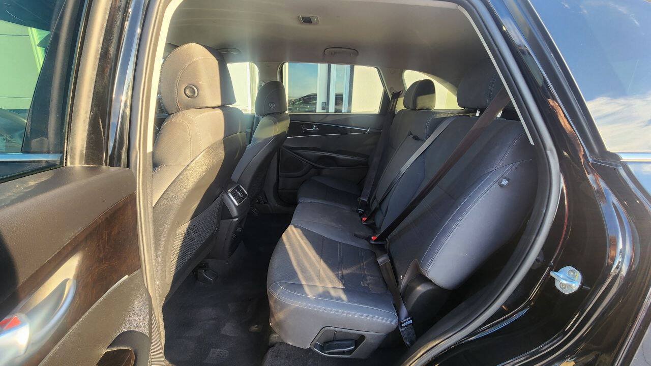 Used 2017 Kia Sorento AWD image 15