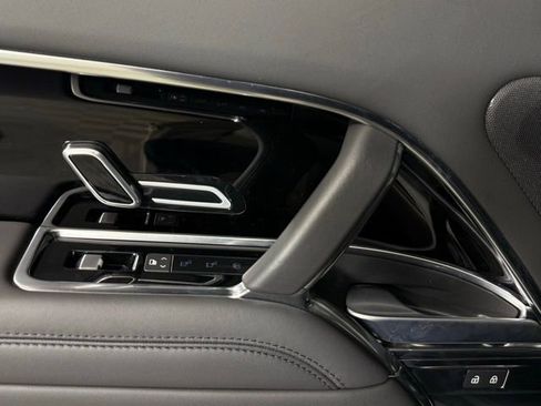 Used 2023 Land Rover Range Rover SE image 23