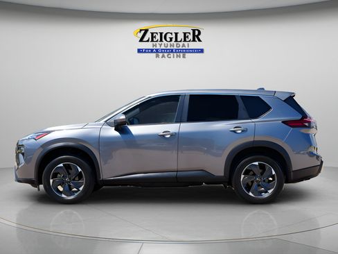 Used 2024 Nissan Rogue SV AWD/4WD image 4
