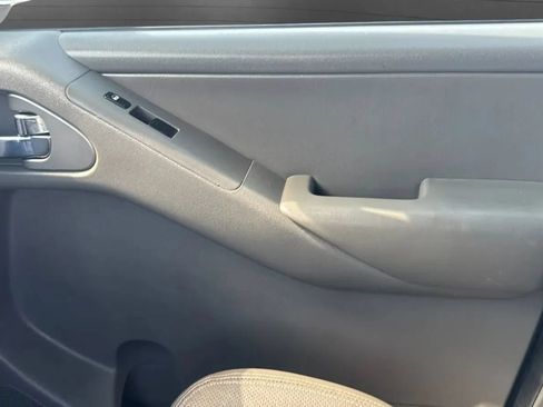 Used 2006 Nissan Frontier LE w/ (X01) Leather Pkg AWD/4WD image 17