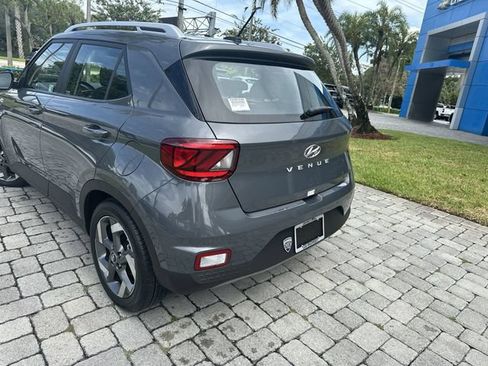 Used 2025 Hyundai Venue SEL FWD image 12