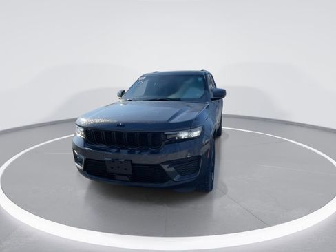 New 2025 Jeep Grand Cherokee Altitude image 3