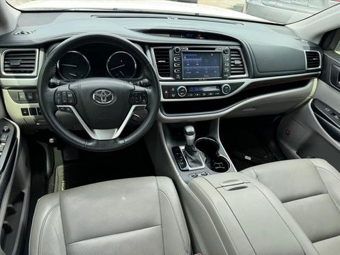 Used 2015 Toyota Highlander Limited w/ Driver Technology Package AWD/4WD image 11