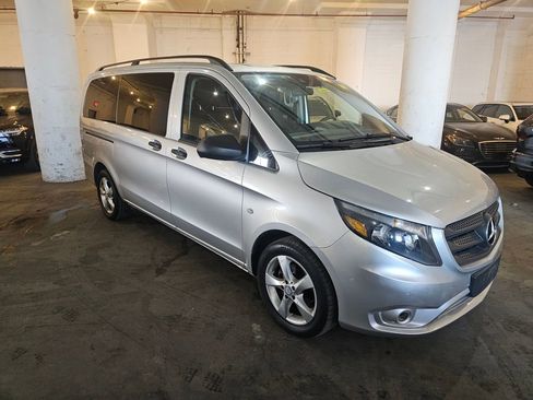 Used 2016 Mercedes-Benz Metris Passenger image 5