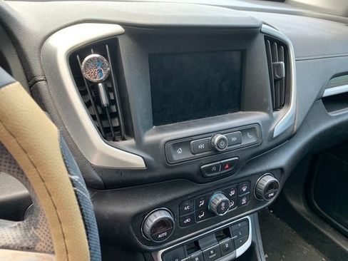 Used 2022 GMC Terrain SLE w/ Driver Convenience Package AWD/4WD image 9
