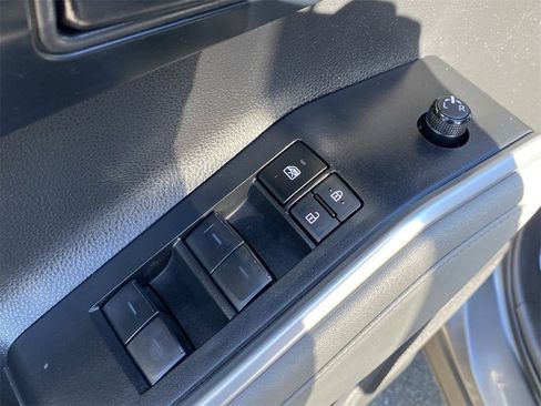 Certified 2023 Toyota Highlander L image 21