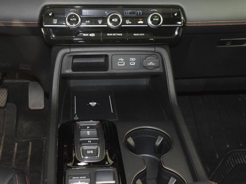 Used 2024 Honda Pilot TrailSport image 22