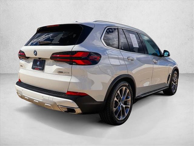 Used 2025 BMW X5 xDrive50e AWD/4WD image 5